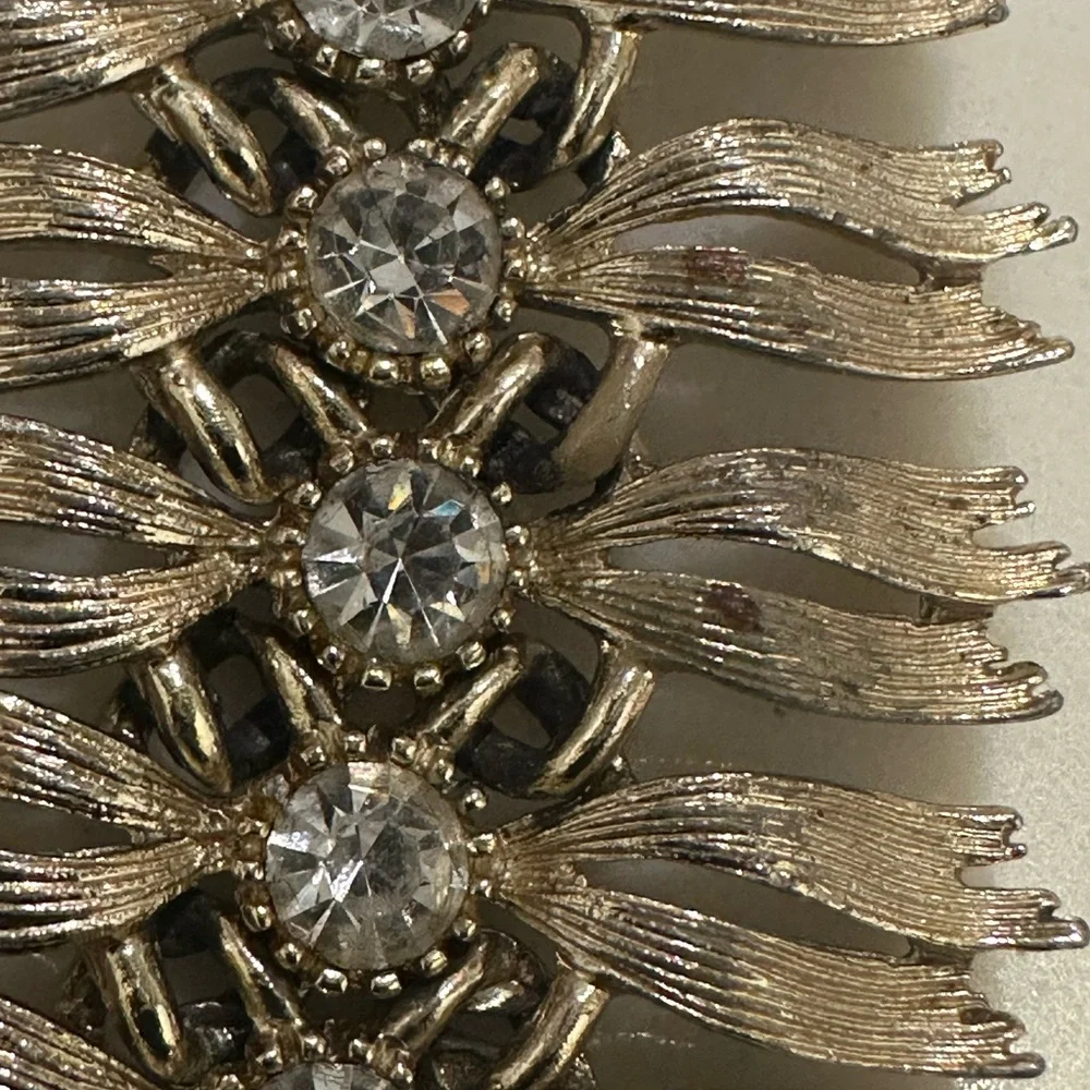 Vintage Lisner silver tone link bracelet/little this colorations due to age - Picture 8 of 9